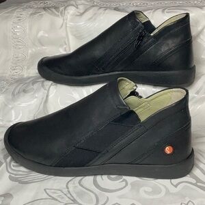 Softinos by Fly London Leather Casual Flats with Inner Zipper‎